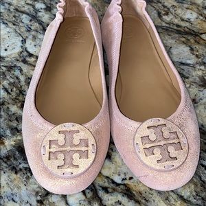 Minnie travel ballet flat